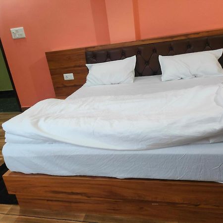 Hotel Rishabh And Banquet Hall Pithorāgarh Buitenkant foto