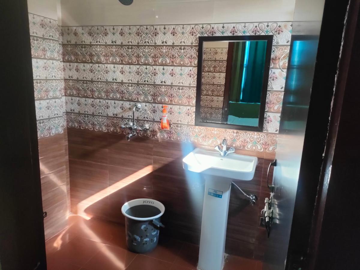 Hotel Rishabh And Banquet Hall Pithorāgarh Buitenkant foto